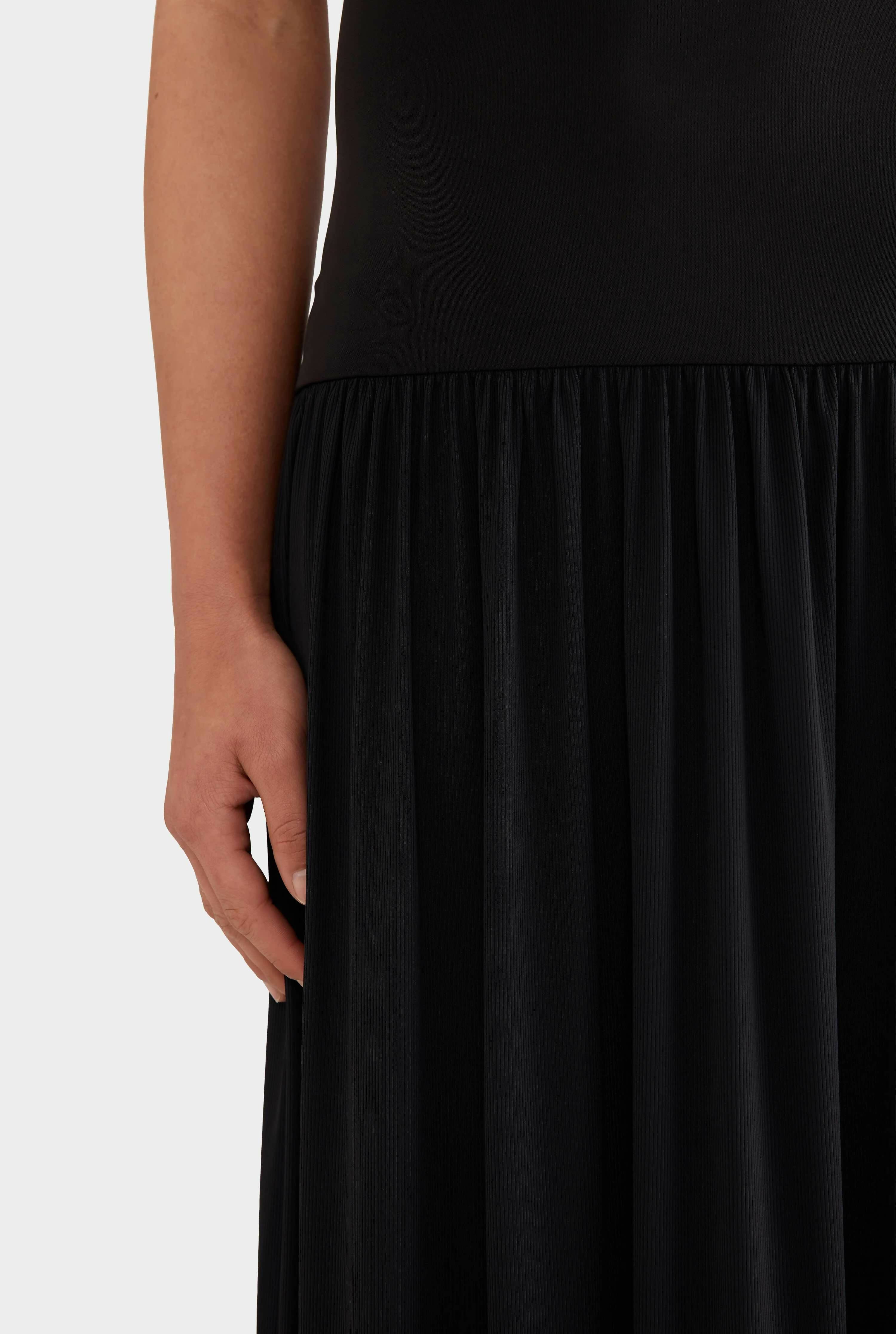 Venroy-SP24-StaplessJerseyDress-Black-Drop1_0124_3000x_crop_center